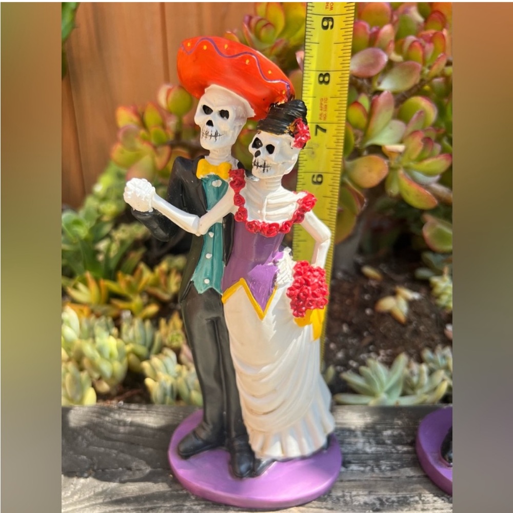 Dia de Los Muertos Dancing couple - Picture 4 of 5